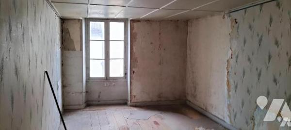 PROCHE TOUTES COMMODITES. Beau rendement pour cet ensemble de 3 maisons dont 2 louées + grand j...