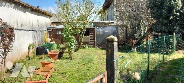 PROCHE TOUTES COMMODITES. Beau rendement pour cet ensemble de 3 maisons dont 2 louées + grand j...