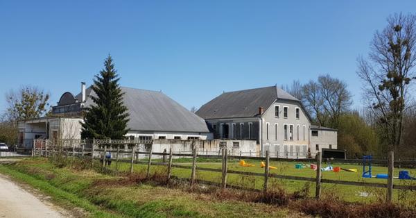 À vendre - Locaux d'activités/entrepôts 2126 m² situé à La Pellerine (49490)