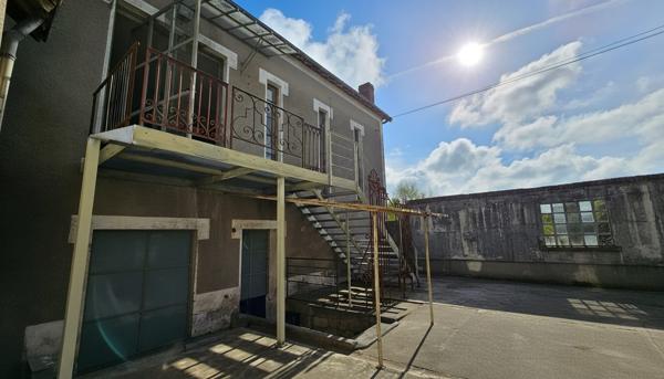 À vendre - Locaux d'activités/entrepôts 2126 m² situé à La Pellerine (49490)