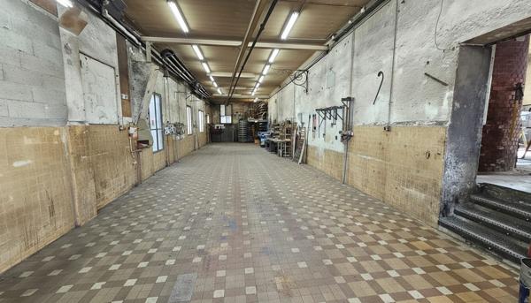À vendre - Locaux d'activités/entrepôts 2126 m² situé à La Pellerine (49490)