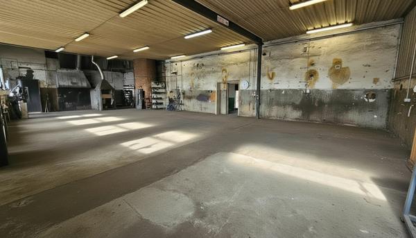 À vendre - Locaux d'activités/entrepôts 2126 m² situé à La Pellerine (49490)