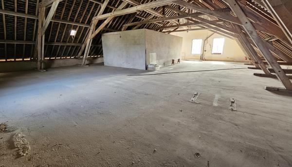 À vendre - Locaux d'activités/entrepôts 2126 m² situé à La Pellerine (49490)