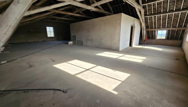 À vendre - Locaux d'activités/entrepôts 2126 m² situé à La Pellerine (49490)