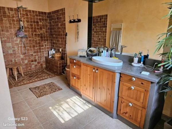 Maison T8 200 m2 jardin 1200 m2 garage, piscine