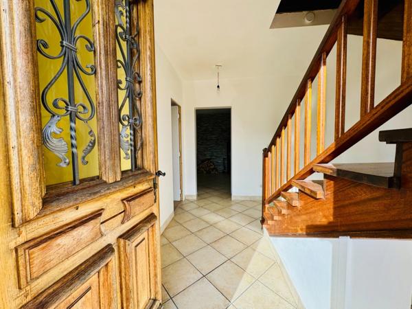 Maison familiale avec piscine sur 3 625 m² de terrain