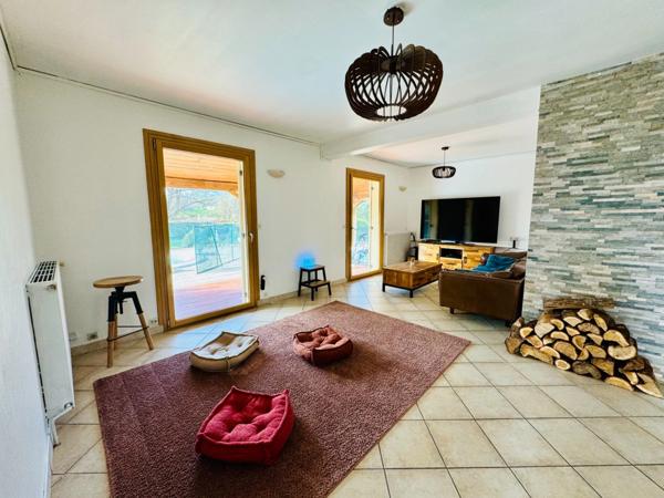 Maison familiale avec piscine sur 3 625 m² de terrain