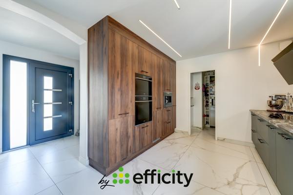 Maison
         6 pièces
        - 183 m² Bien prestige 895 000 € *