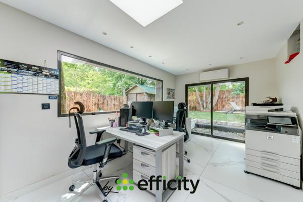 Maison
         6 pièces
        - 183 m² Bien prestige 895 000 € *