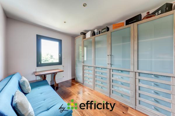 Maison
         6 pièces
        - 183 m² Bien prestige 895 000 € *