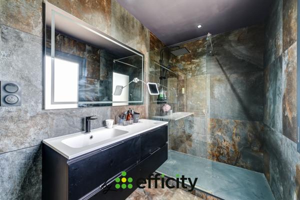 Maison
         6 pièces
        - 183 m² Bien prestige 895 000 € *
