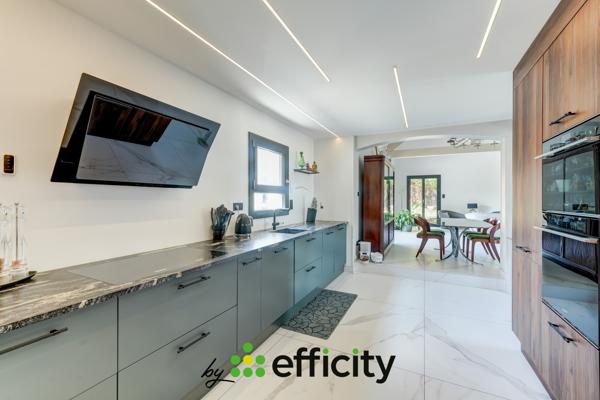 Maison
         6 pièces
        - 183 m² Bien prestige 895 000 € *