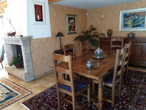 Un ensemble regroupant une maison d'architecte indépendante  avec grand garage, local professionnel et un locatif à Amélie les Bains