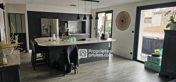 Maison Saint Laurent De La Salanque de 180 m2 divisée en deux appartements