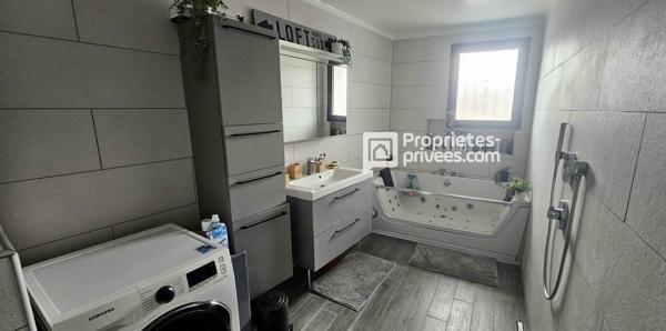 Maison Saint Laurent De La Salanque de 180 m2 divisée en deux appartements