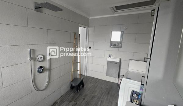 Maison Saint Laurent De La Salanque de 180 m2 divisée en deux appartements