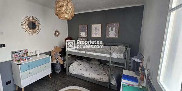 Maison Saint Laurent De La Salanque de 180 m2 divisée en deux appartements