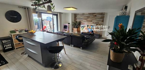 Maison Saint Laurent De La Salanque de 180 m2 divisée en deux appartements