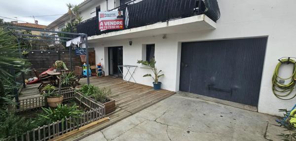 Maison Saint Laurent De La Salanque de 180 m2 divisée en deux appartements