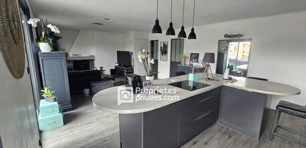 Maison Saint Laurent De La Salanque de 180 m2 divisée en deux appartements