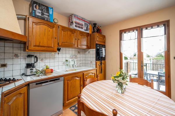 Le calme résidentiel, la lumière et une piscine pour profiter pleinement; votre nouvelle vie commence ici !