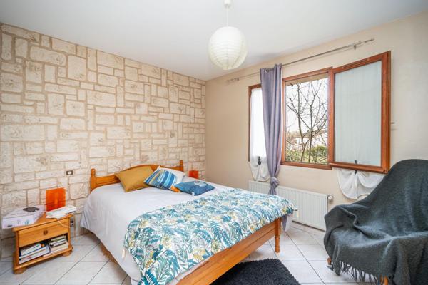 Le calme résidentiel, la lumière et une piscine pour profiter pleinement; votre nouvelle vie commence ici !