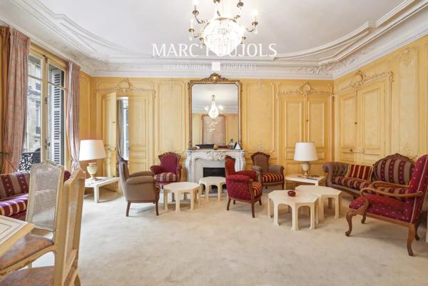 Paris VIII triangle d’or – Place François 1er – Appartement de réception