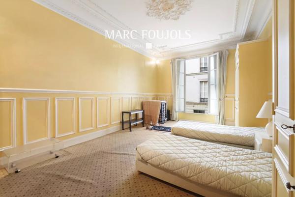 Paris VIII triangle d’or – Place François 1er – Appartement de réception