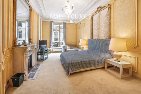 Paris VIII triangle d’or – Place François 1er – Appartement de réception