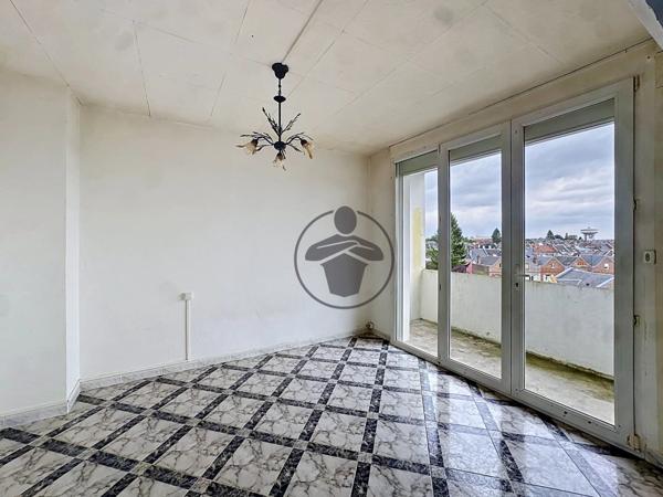 Vente                                                      Appartement
                        
                     3 pièces                                         à Saint-Quentin