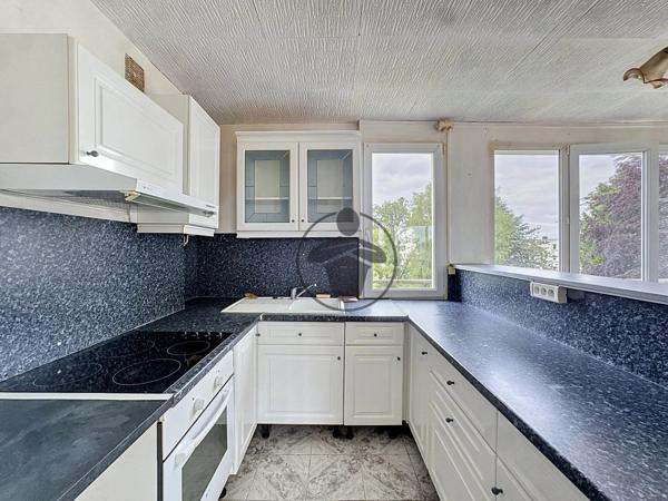 Vente                                                      Appartement
                        
                     3 pièces                                         à Saint-Quentin