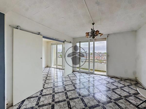 Vente                                                      Appartement
                        
                     3 pièces                                         à Saint-Quentin