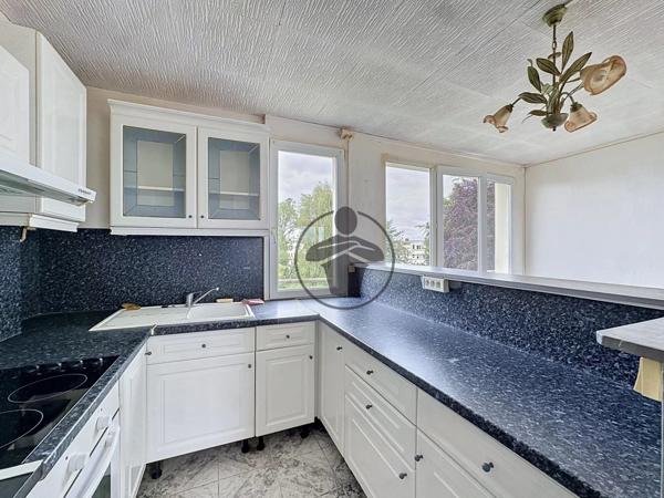 Vente                                                      Appartement
                        
                     3 pièces                                         à Saint-Quentin