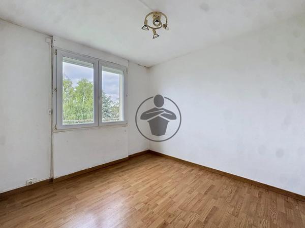 Vente                                                      Appartement
                        
                     3 pièces                                         à Saint-Quentin