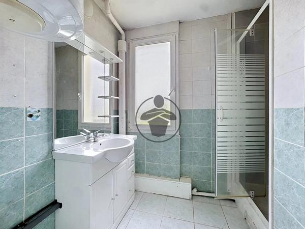 Vente                                                      Appartement
                        
                     3 pièces                                         à Saint-Quentin