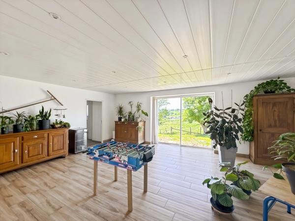 Maison à vendre LA CLAYETTE (71) 187m², 6 pièces, 3 chambres, dépendances, terrain 8751 m²