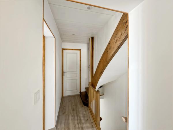 Maison à vendre LA CLAYETTE (71) 187m², 6 pièces, 3 chambres, dépendances, terrain 8751 m²