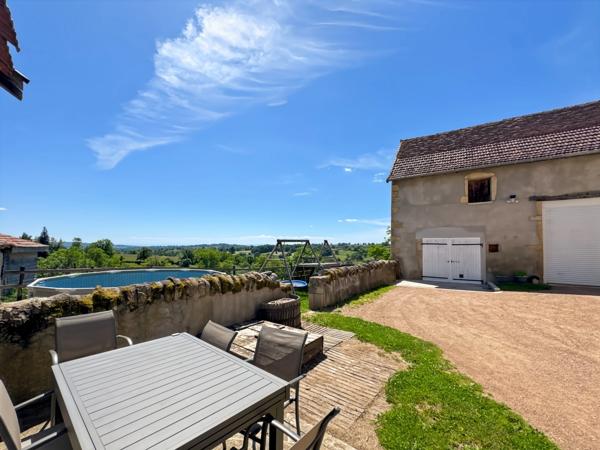 Maison à vendre LA CLAYETTE (71) 187m², 6 pièces, 3 chambres, dépendances, terrain 8751 m²
