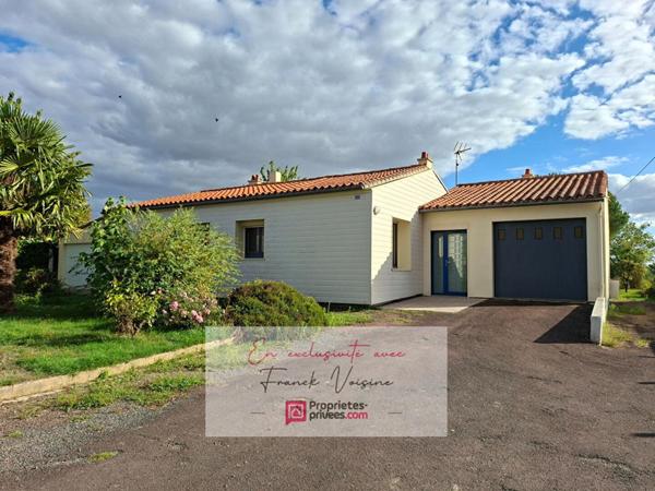 A VENDRE en Exclusivité aux Herbiers, maison plain-pied de 106 m2 avec 3 chambres et 1 dépendance sur une parcelle de 2200 m2 env