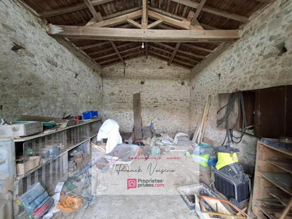 A VENDRE en Exclusivité aux Herbiers, maison plain-pied de 106 m2 avec 3 chambres et 1 dépendance sur une parcelle de 2200 m2 env