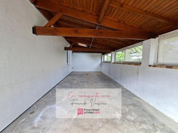 A VENDRE en Exclusivité aux Herbiers, maison plain-pied de 106 m2 avec 3 chambres et 1 dépendance sur une parcelle de 2200 m2 env