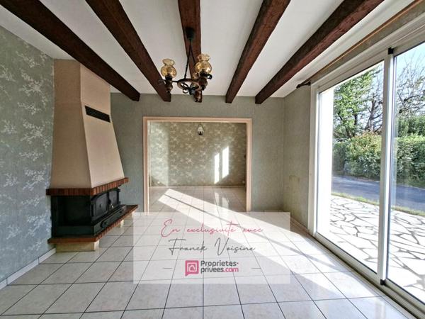 A VENDRE en Exclusivité aux Herbiers, maison plain-pied de 106 m2 avec 3 chambres et 1 dépendance sur une parcelle de 2200 m2 env