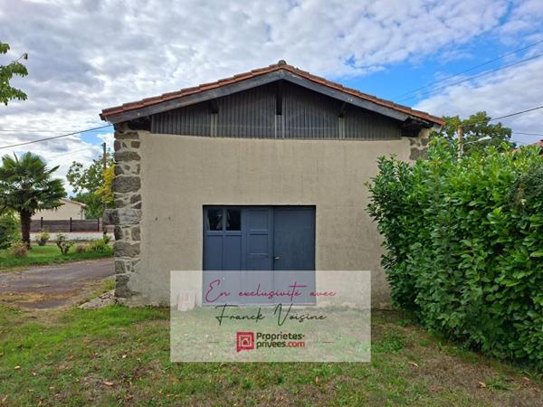 A VENDRE en Exclusivité aux Herbiers, maison plain-pied de 106 m2 avec 3 chambres et 1 dépendance sur une parcelle de 2200 m2 env