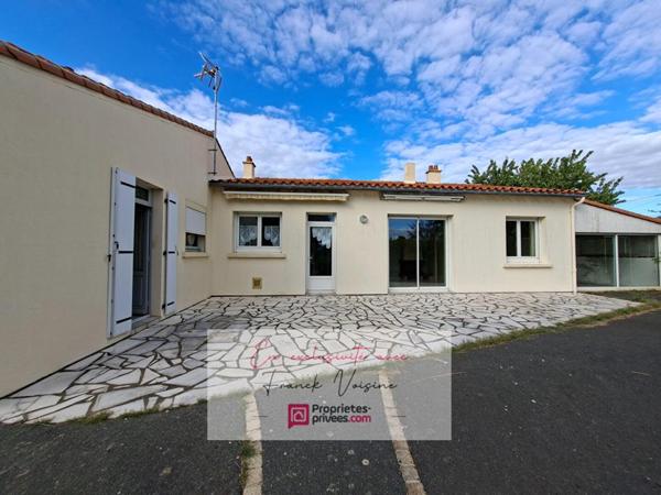 A VENDRE en Exclusivité aux Herbiers, maison plain-pied de 106 m2 avec 3 chambres et 1 dépendance sur une parcelle de 2200 m2 env