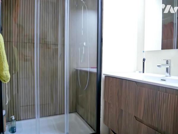 A proximité des Arceaux, appartement 97 m², 4 pièces, 3 chambres, avec place de parking et garage.