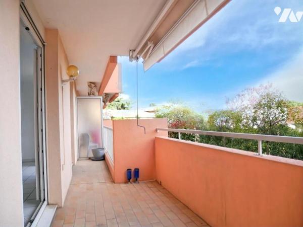 A proximité des Arceaux, appartement 97 m², 4 pièces, 3 chambres, avec place de parking et garage.