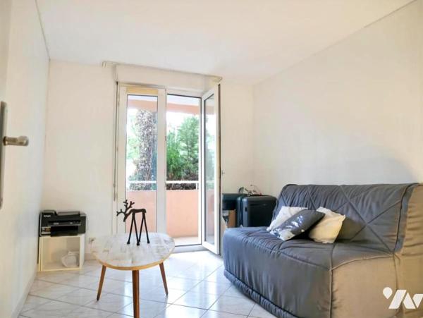 A proximité des Arceaux, appartement 97 m², 4 pièces, 3 chambres, avec place de parking et garage.