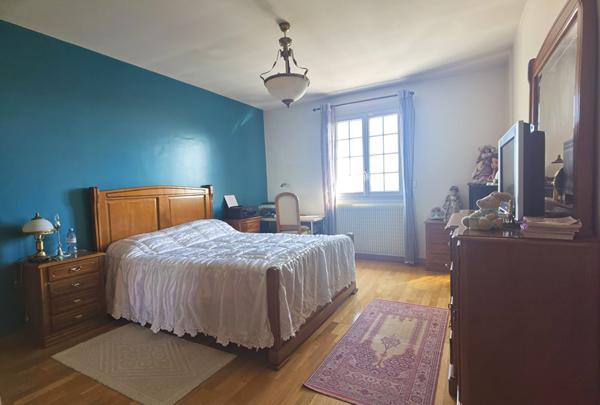 Quartier pavillonnaire - Maison de 293m² habitables