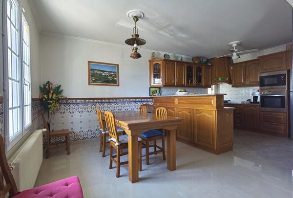 Quartier pavillonnaire - Maison de 293m² habitables