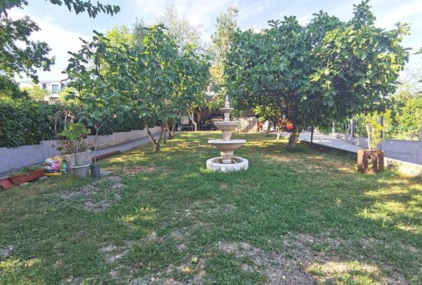 Quartier pavillonnaire - Maison de 293m² habitables